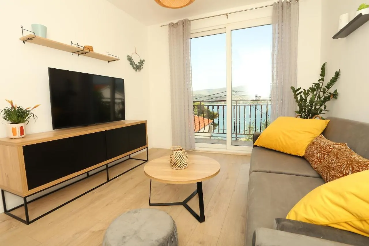 Apartment Apartman Luce Trogir